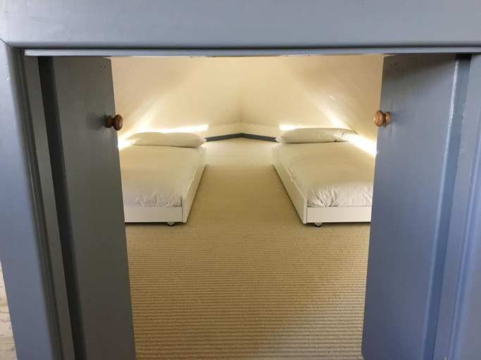 Bedroom 2, The Black Hole, Hampshire