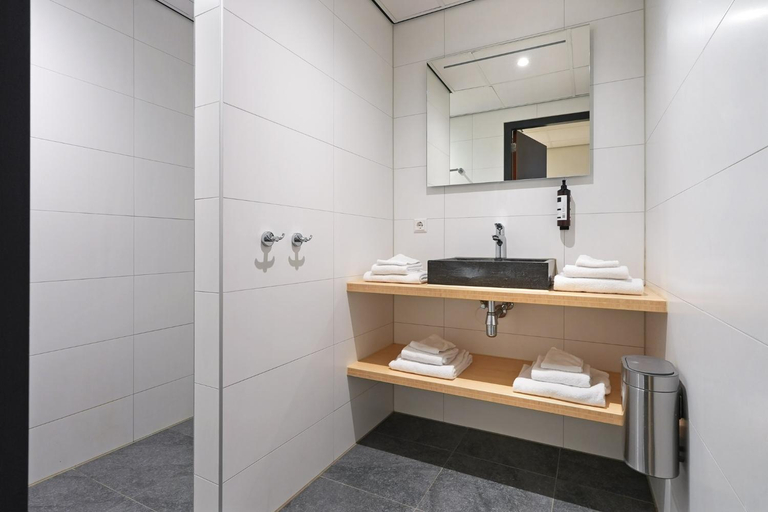 Bathroom 3, Dock Hotel Stellendam, Goedereede