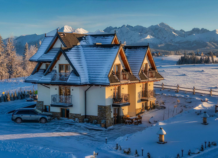 Exterior & Views