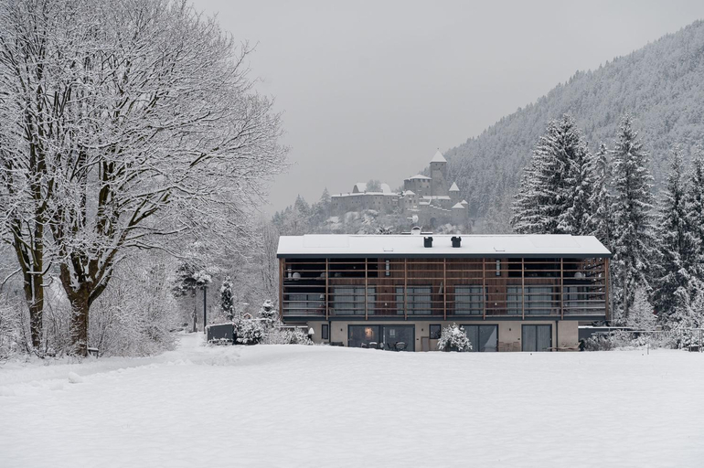 Exterior & Views