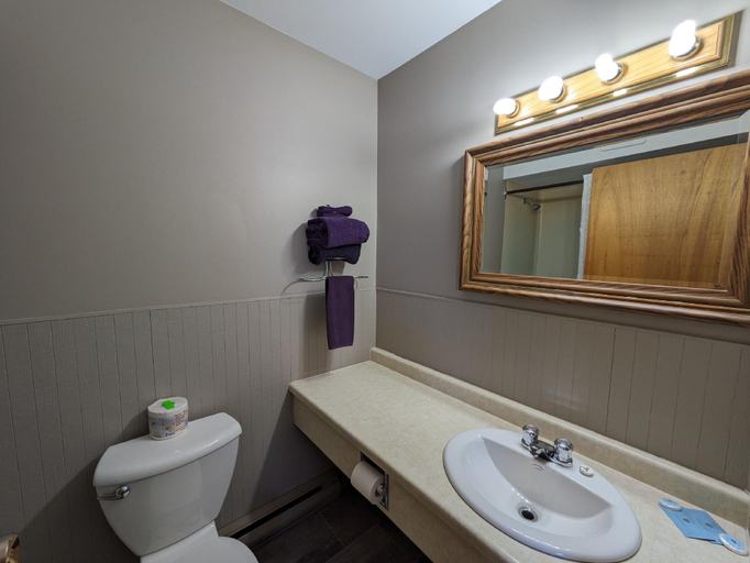 Bathroom, Thunderhill Motel, Division No. 20