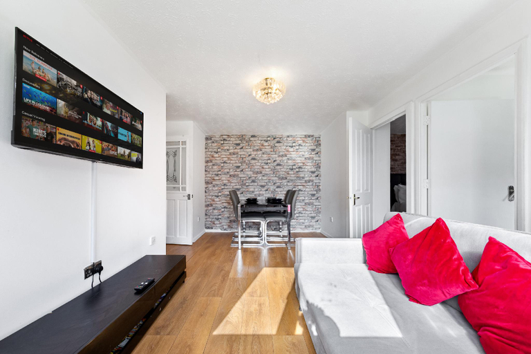 Others 4, Stunning 1 bedroom apartment in Dagenham, London