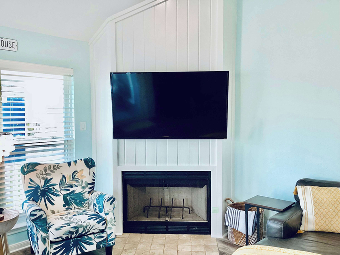 Living area 5, Saltwater Solace, For 8, Galveston