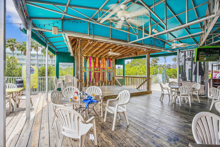 Bar (on property) 5, Harbourside 8816, Pinellas