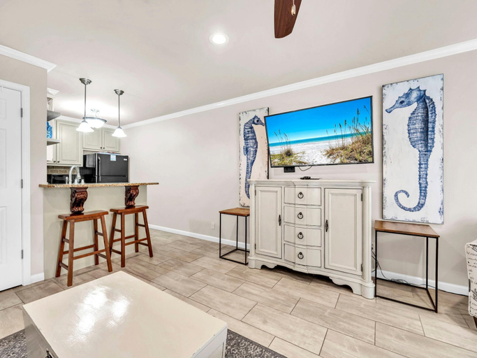 Interior, Inlet Sands 105, Walton
