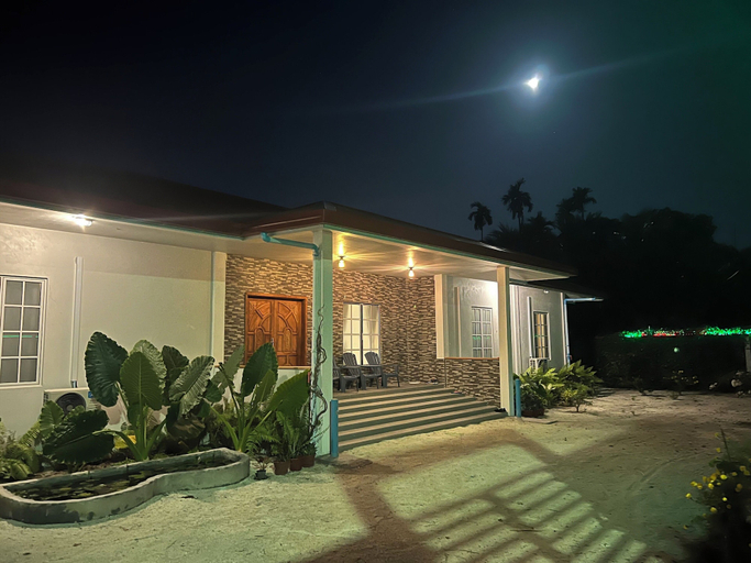 Front of property, Holiday Villa