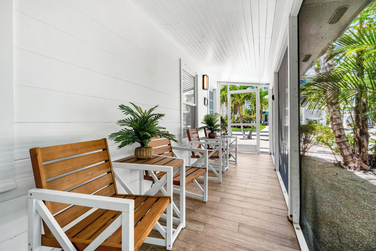 Exterior 4, A Charming Beach Cottage, Sarasota