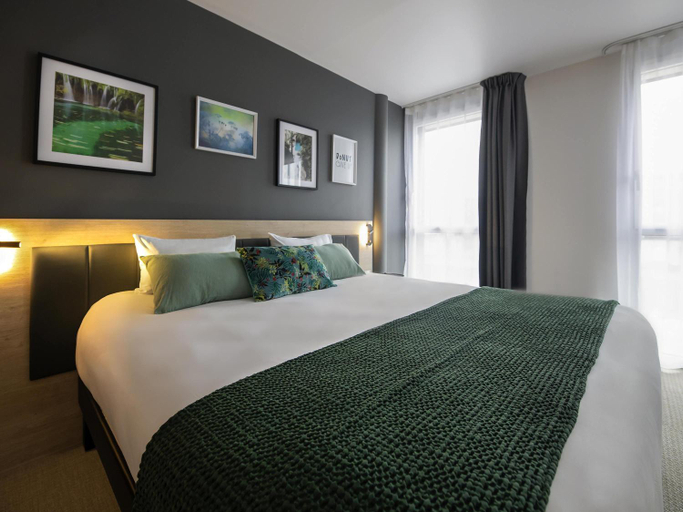 Bedroom 3, Aparthotel Adagio Vannes, Morbihan