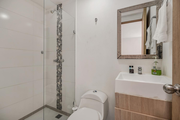 Bathroom 3, Apartamentos Oslo Tesoro by HOUSY HOST, Medellín