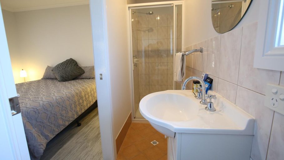 Bathroom 3, Port Lincoln Villas, Port Lincoln
