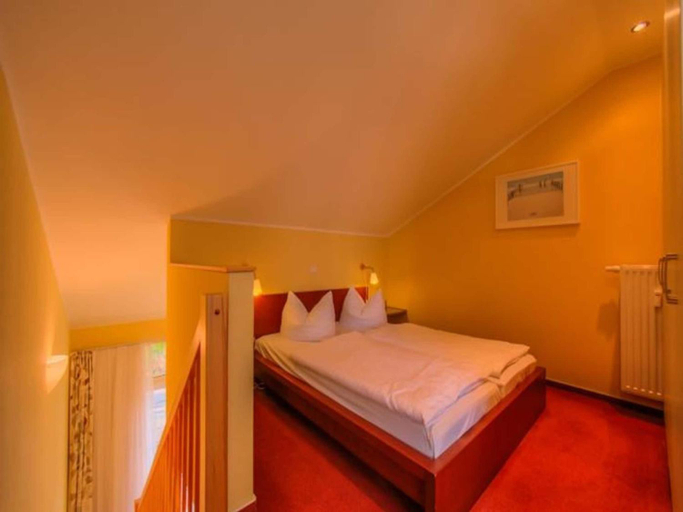 Bedroom 2, Elegant eingerichtete Ferienwohnung, Mecklenburgische Seenplatte