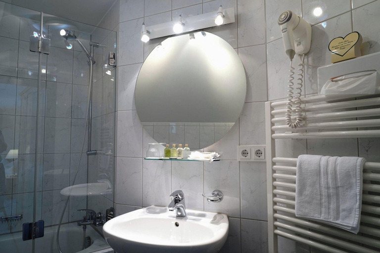 Bathroom 4, Hotel Freisinger Hof, München