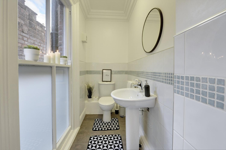 Bathroom 3, Warwick Place Apartments, Warwickshire