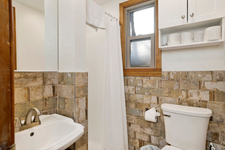 Bathroom 4, Silvertip Pines #2335, San Bernardino