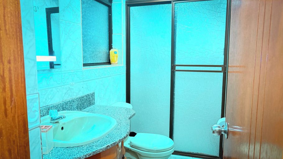 Shared bathroom 2, Laureles Co-Living Casa 5 habitaciones, Medellín