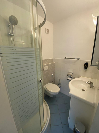 Bathroom 4, Pension Alpha Frankfurt City, Frankfurt am Main