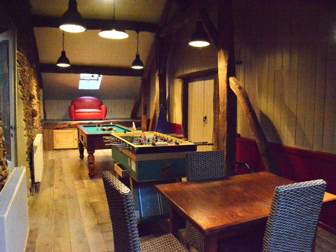 Others 5, Villa with hottub in calm area, Namur