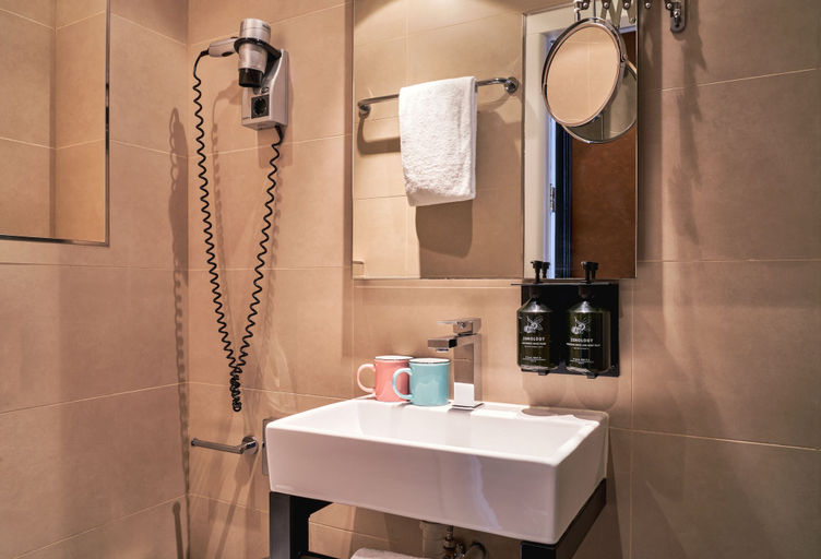 Bathroom 4, Max Brown Museum Square, Amsterdam