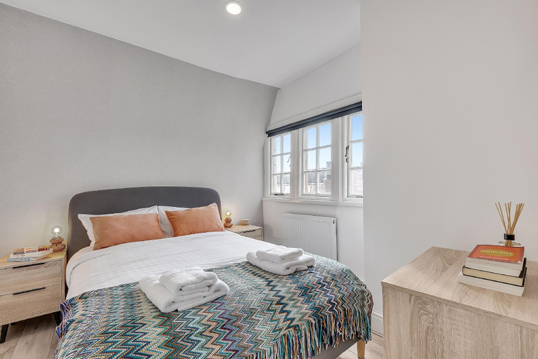 Bedroom 3, Kensington Charming and Bright Flat, London