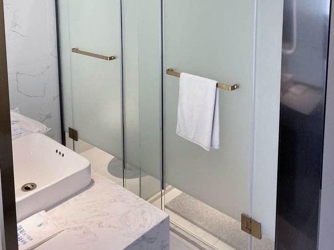 Bathroom 4, 7 Days Premium (Tianjin Railway Station North Square Subway Station), Tianjin