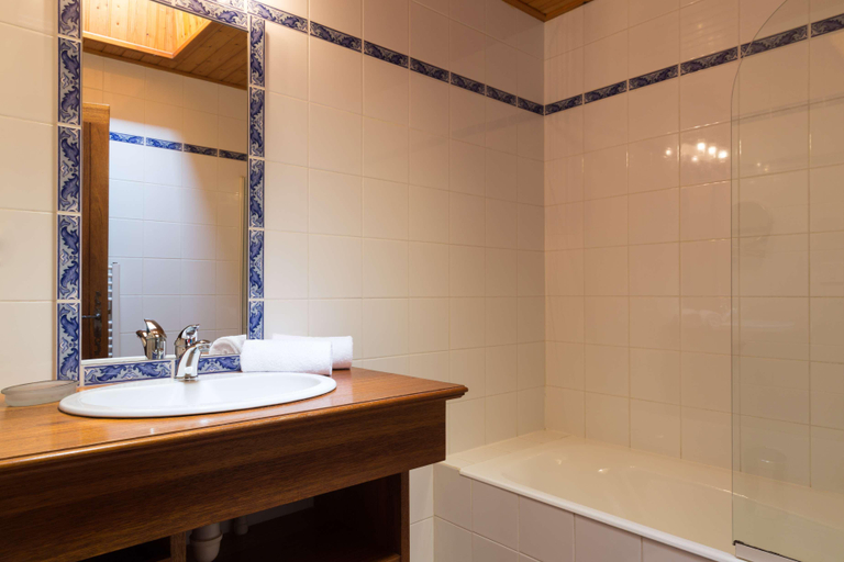 Bathroom 4, Domaine Le Martinet, The Originals Relais, Vendée