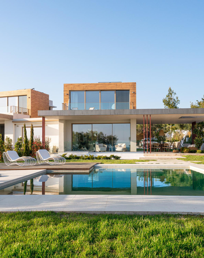 Exterior & Views