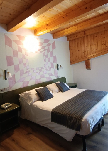 Bedroom 5, Albergo Ristorante Cacciatori, Belluno