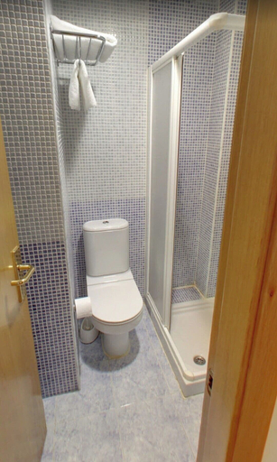 Bathroom 5, HOSTAL VIA LACTEA, Burgos