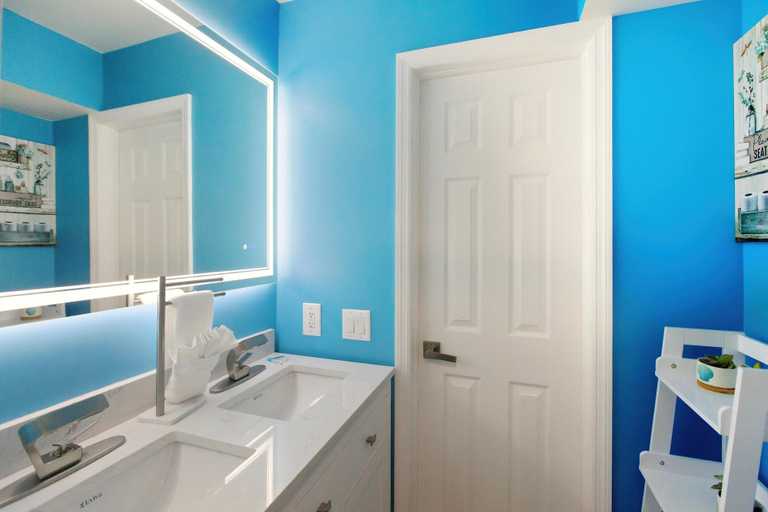 Bathroom 1, Starfish Villa, Lee