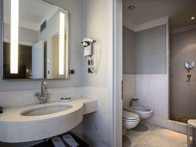 Bathroom 4, FlyOn Hotel & Conference Center, Bologna