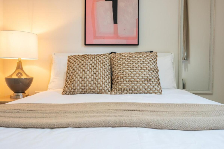 Others 4, Close to Warwick University - Clover Way by Ty SA, Coventry