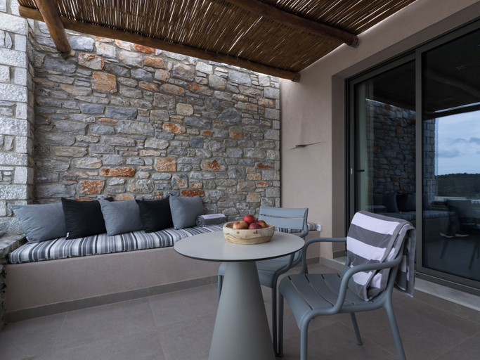 Terrace/patio 4, Heromylos Resort And Spa, Central Greece