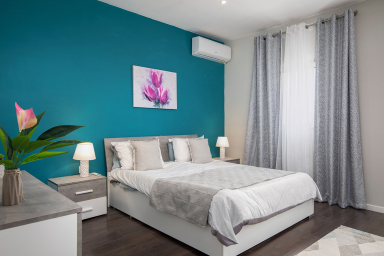 Room 4, Luxury 3BR APT with Terrace & Views