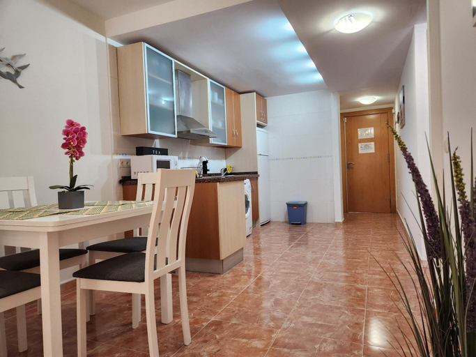 3, Cozy Apartment in Vera, Just Steps from the Beach, Almería