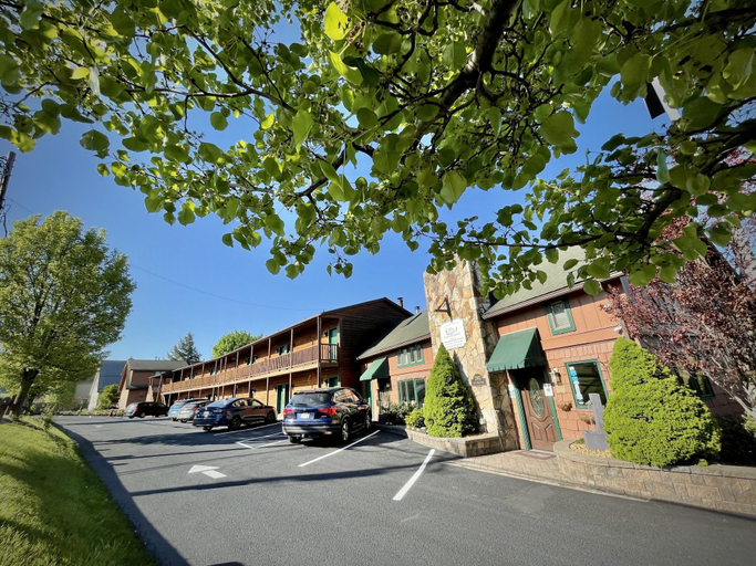 Primary image, LakeFront Lodge, Garrett