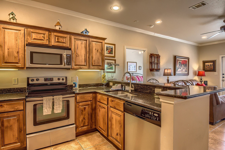 Private kitchen 2, Vg 206 3 Bedroom Condo, Comal