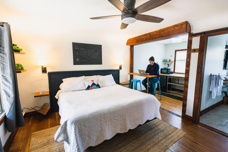 Bedroom, Left Coast Lodge - Pet Friendly, Deschutes