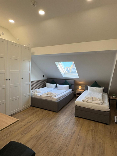 Bedroom 4, Hotel Montenegro, Worms