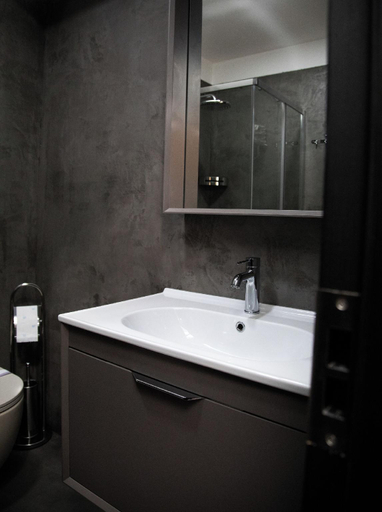 Bathroom 2, Triss Hotel, Tiranës