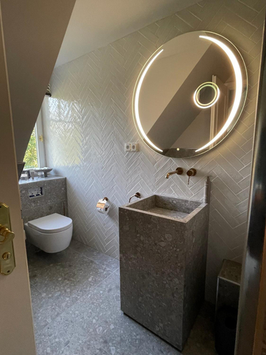 Bathroom 2, THERESET Schloss Groß Plasten, Mecklenburgische Seenplatte