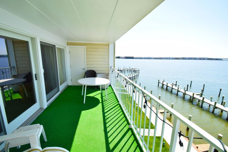 Outdoor dining, Thunder Island 16a 2 Bedroom Condo by RedAwning, Worcester