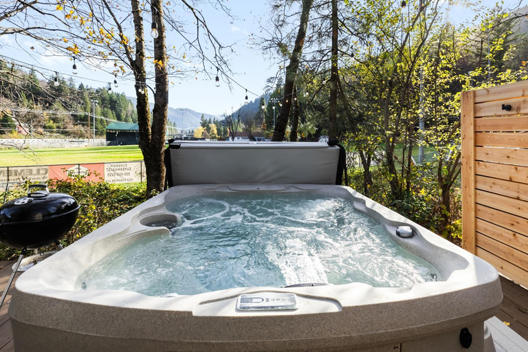 Bathroom 4, Cave Springs Resort, Siskiyou