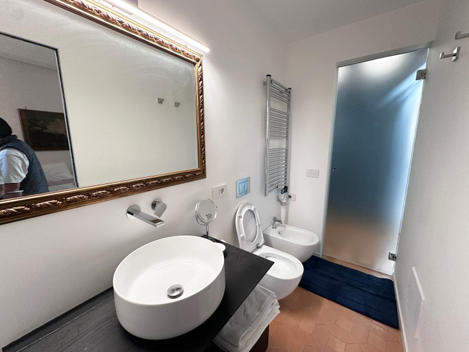 Bathroom 3, Duomo Terrace, Napoli