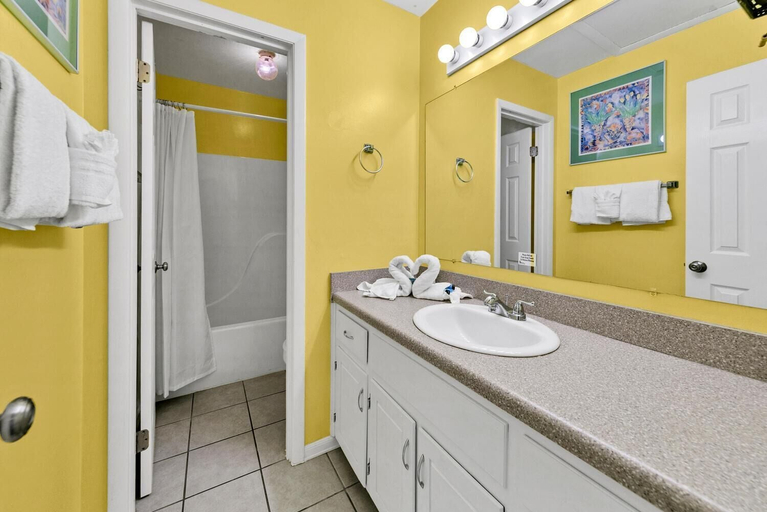 Bathroom 3, Laguna Beach Breeze, Bay