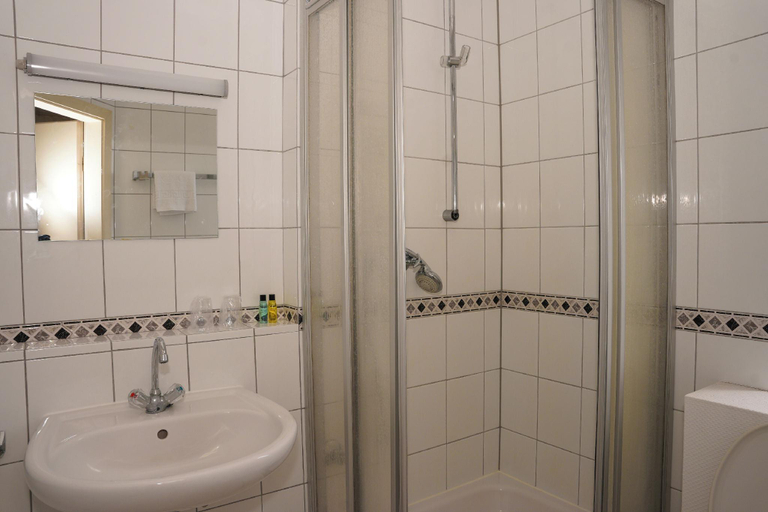 Bathroom, GN Hotel Furpach, Neunkirchen