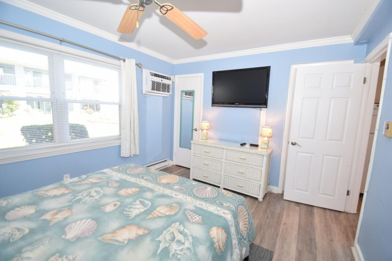 Room 2, Virginian 4 1 Bedroom Apts, Worcester