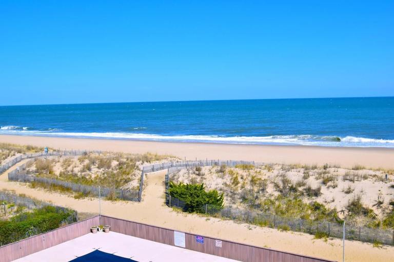 Beach 5, Beachmark 4k 1 Bedroom Condo by RedAwning, Worcester