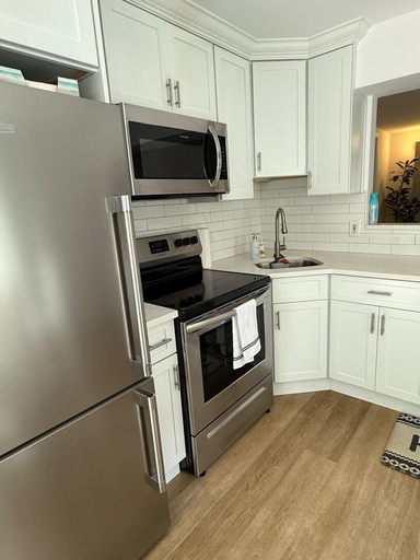 Private kitchen 5, Elegant Hideaway with Free Parking, Westchester