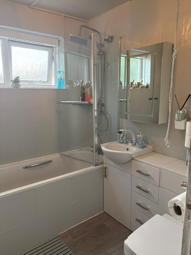 Bathroom, Happy Place with kitchenette- female only, London
