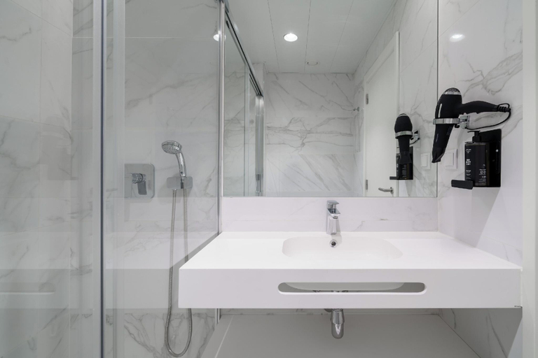 Bathroom 3, Limehome Lisbon Campo Pequeno, Lisbon